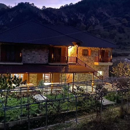 Auberge de jeunesse Bujtina Hader Xhebro à Tepelene Extérieur photo