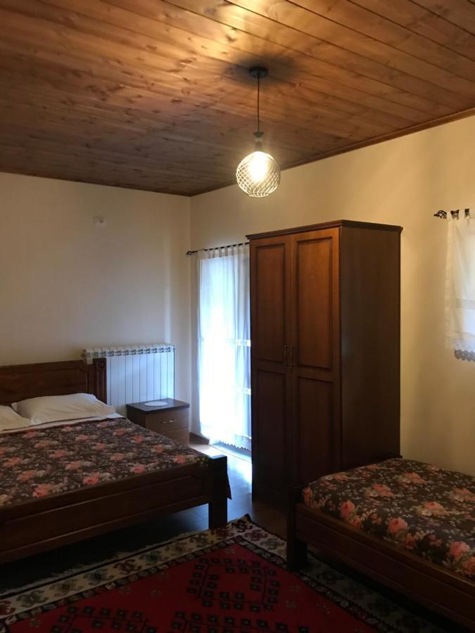 Auberge de jeunesse Bujtina Hader Xhebro à Tepelene Extérieur photo