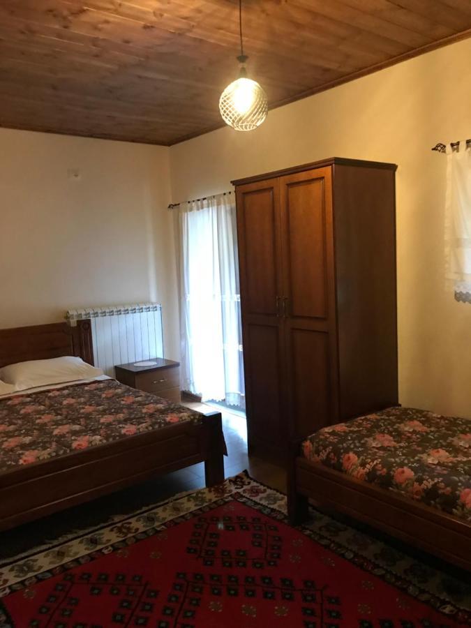Auberge de jeunesse Bujtina Hader Xhebro à Tepelene Extérieur photo