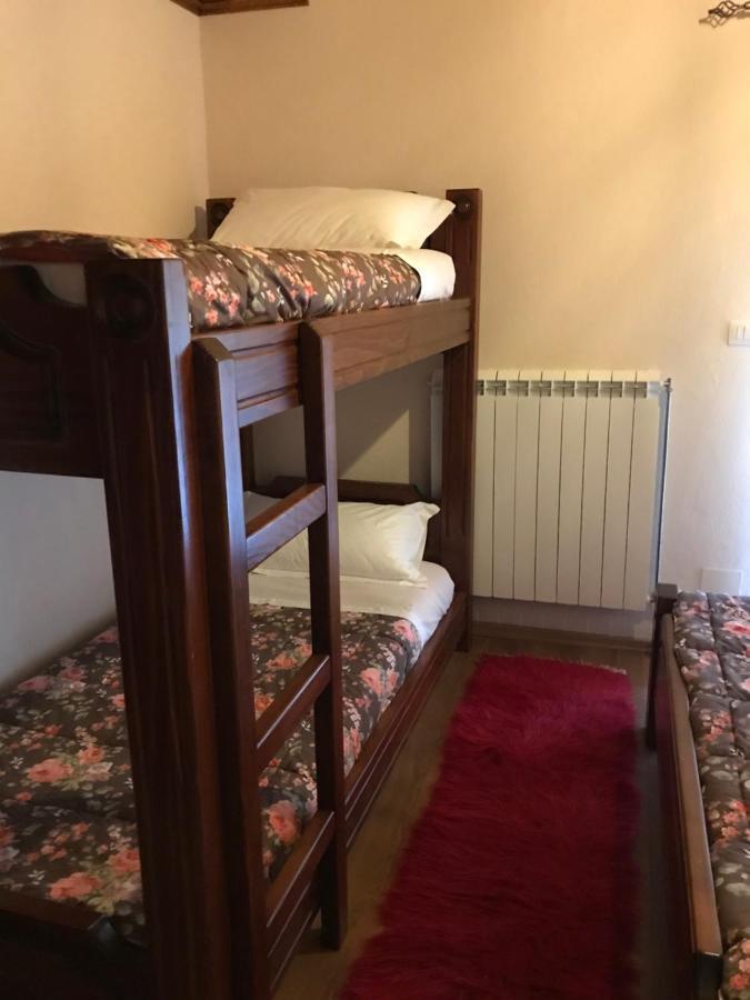 Auberge de jeunesse Bujtina Hader Xhebro à Tepelene Extérieur photo