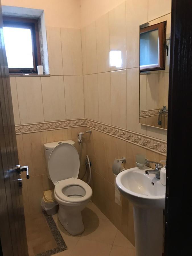Auberge de jeunesse Bujtina Hader Xhebro à Tepelene Extérieur photo