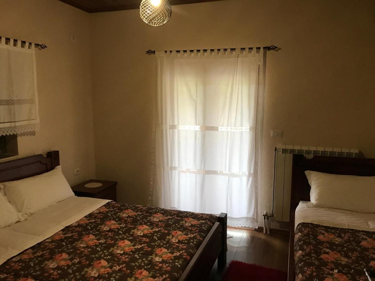 Auberge de jeunesse Bujtina Hader Xhebro à Tepelene Extérieur photo