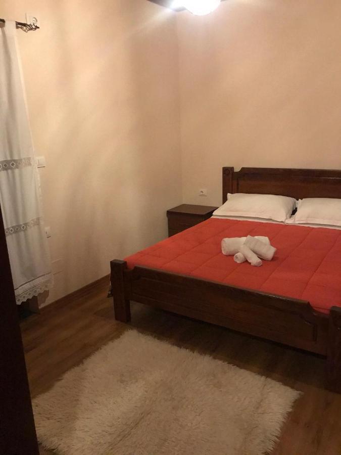 Auberge de jeunesse Bujtina Hader Xhebro à Tepelene Extérieur photo