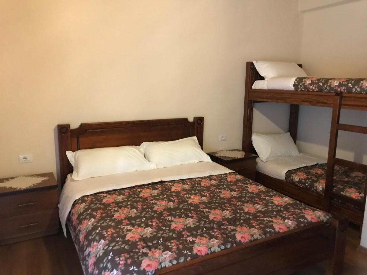 Auberge de jeunesse Bujtina Hader Xhebro à Tepelene Extérieur photo