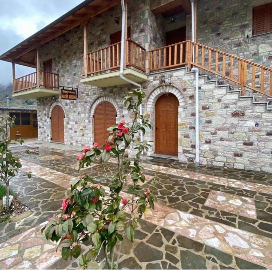 Auberge de jeunesse Bujtina Hader Xhebro à Tepelene Extérieur photo