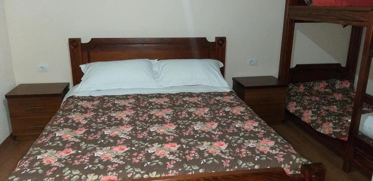 Auberge de jeunesse Bujtina Hader Xhebro à Tepelene Extérieur photo