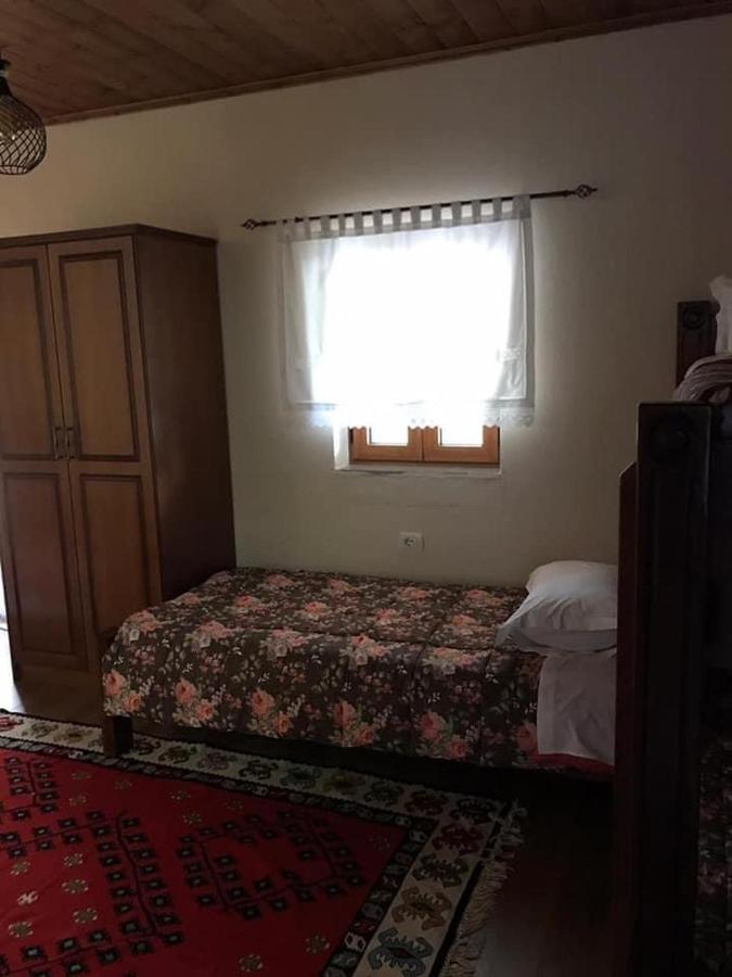 Auberge de jeunesse Bujtina Hader Xhebro à Tepelene Extérieur photo