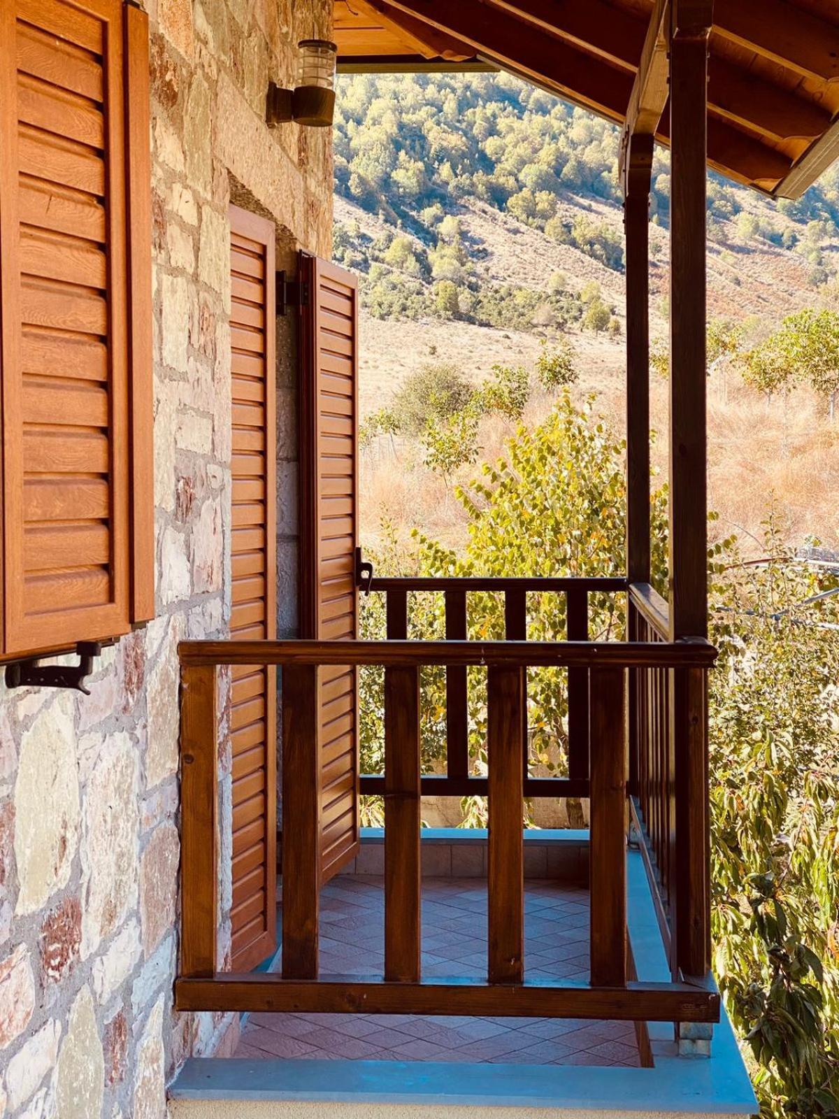 Auberge de jeunesse Bujtina Hader Xhebro à Tepelene Extérieur photo