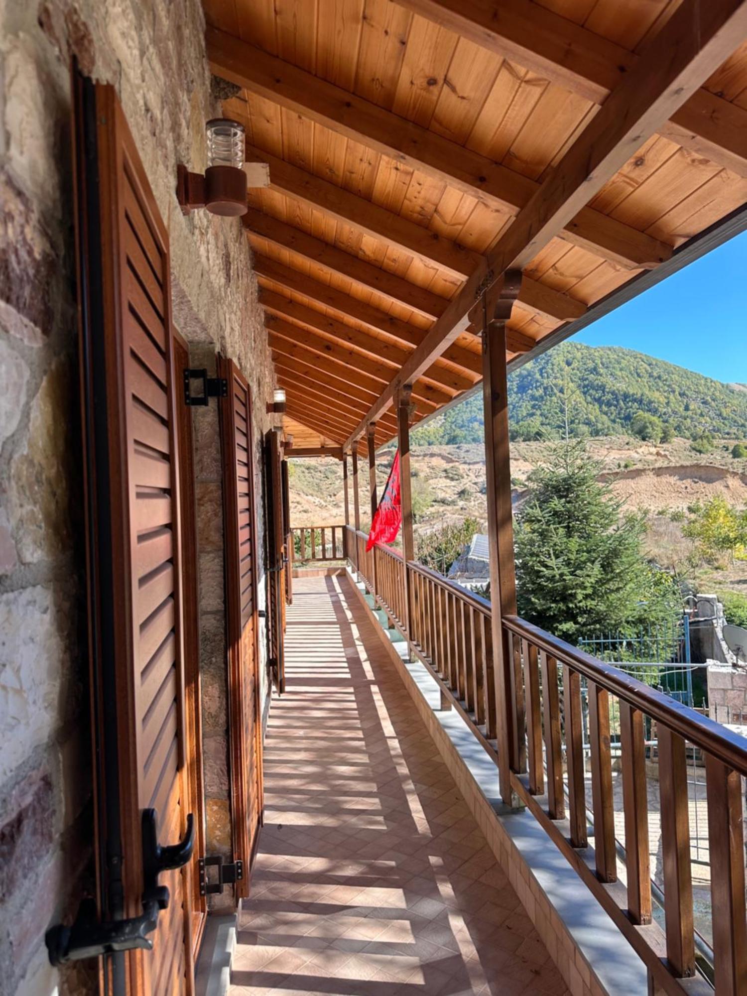 Auberge de jeunesse Bujtina Hader Xhebro à Tepelene Extérieur photo
