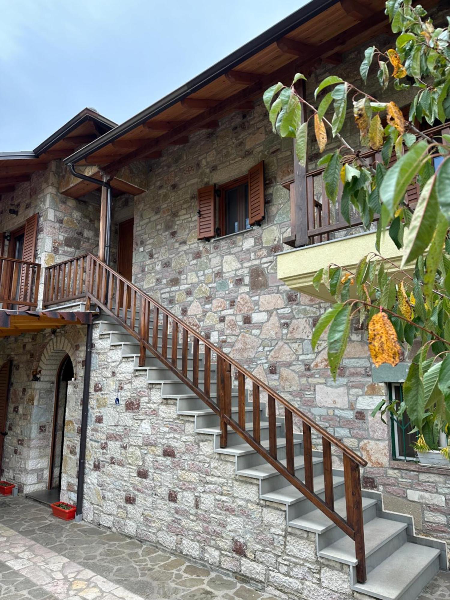 Auberge de jeunesse Bujtina Hader Xhebro à Tepelene Extérieur photo